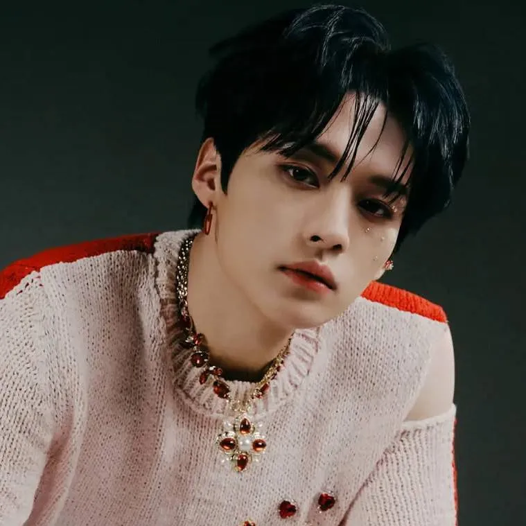 chat with ai character: Lee Know 