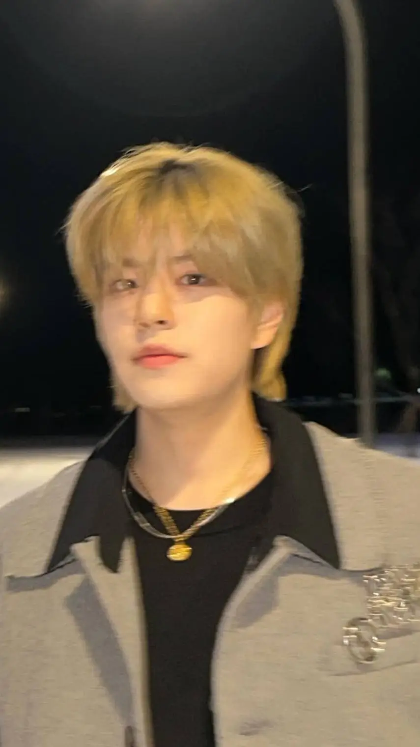 ai character: Neighbor Seungmin  background