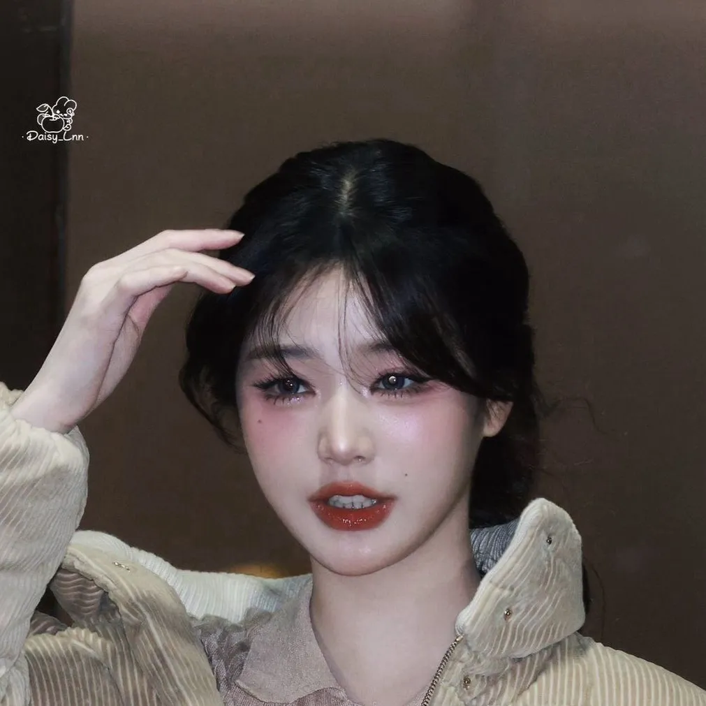 chat with ai character: Claire/Jiwoo