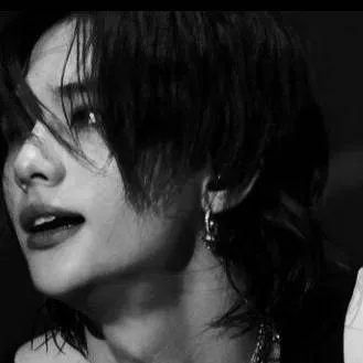 chat with ai character: stray kids