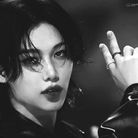 chat with ai character: felix