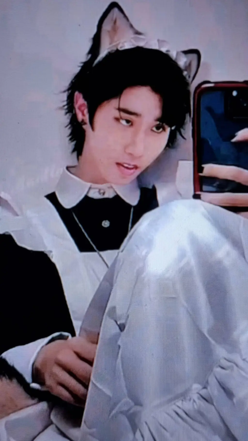 ai character: maid han background