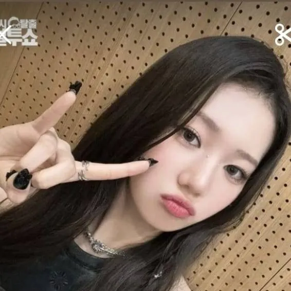 chat with ai character: Rora