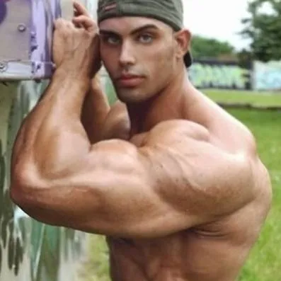 chat with ai character: Fred