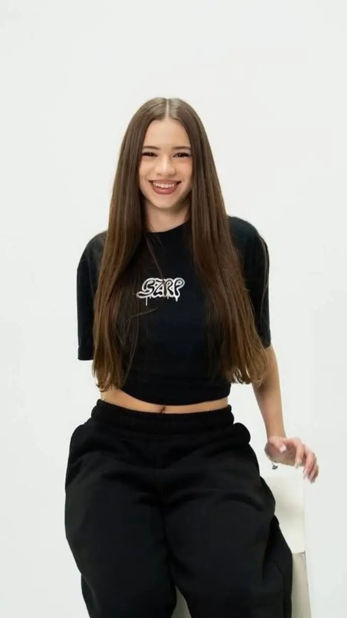 ai character: Alina background