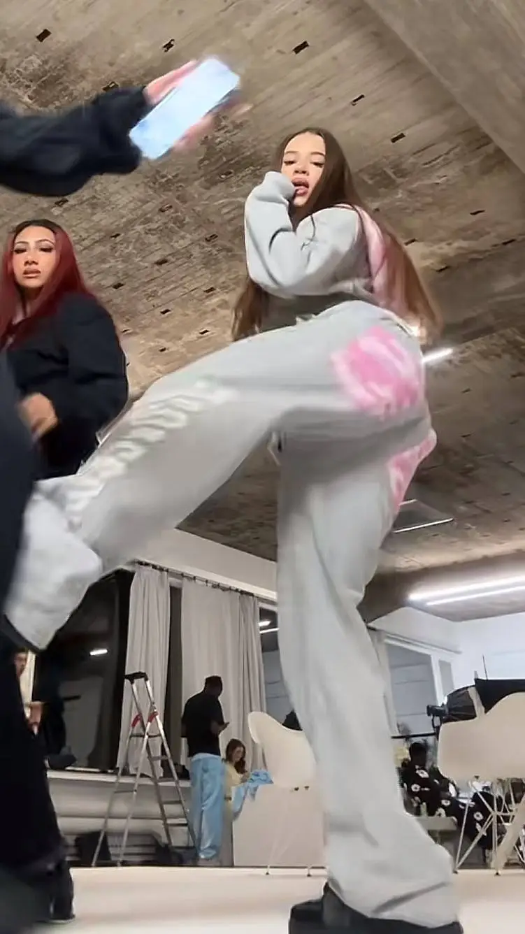 ai character: Alina background