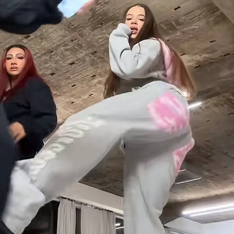 chat with ai character: Alina