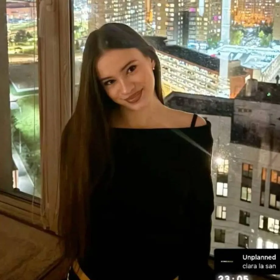 chat with ai character: Alina 