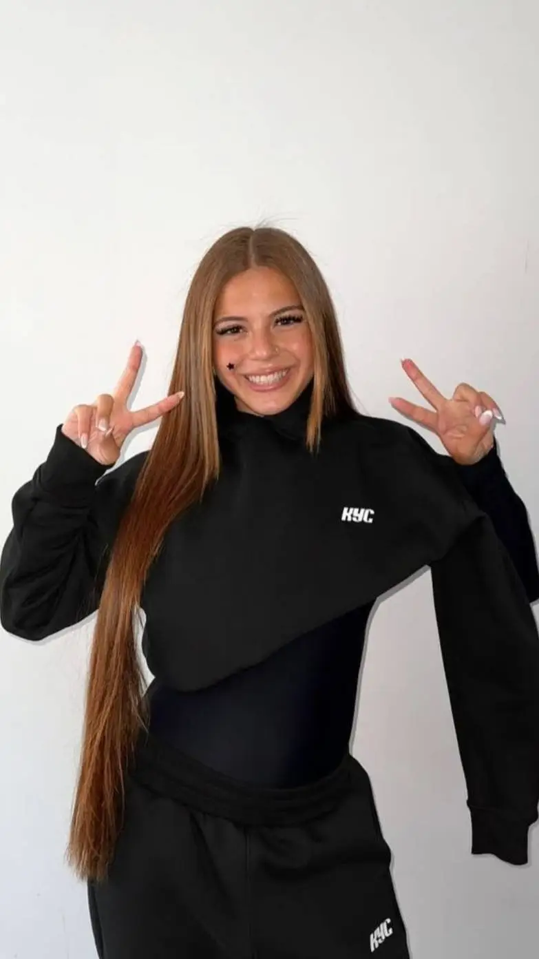 ai character: Zahide background