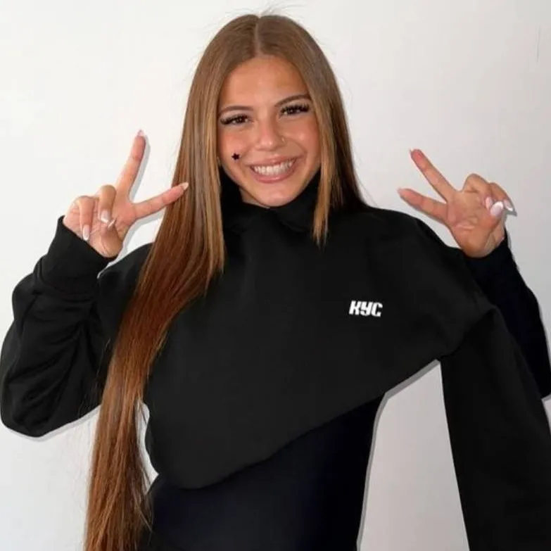 chat with ai character: Zahide