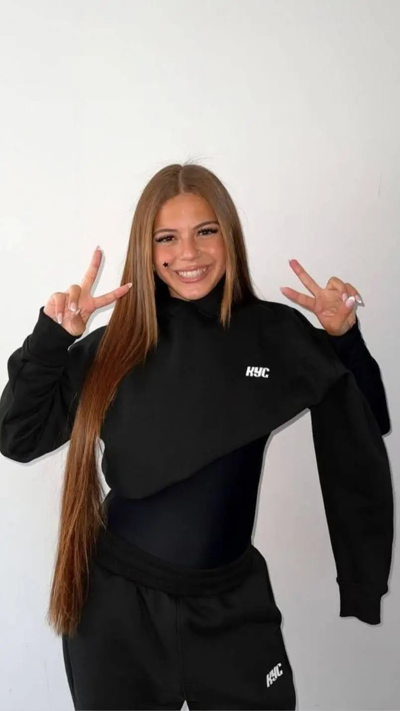 ai character: Zahide background