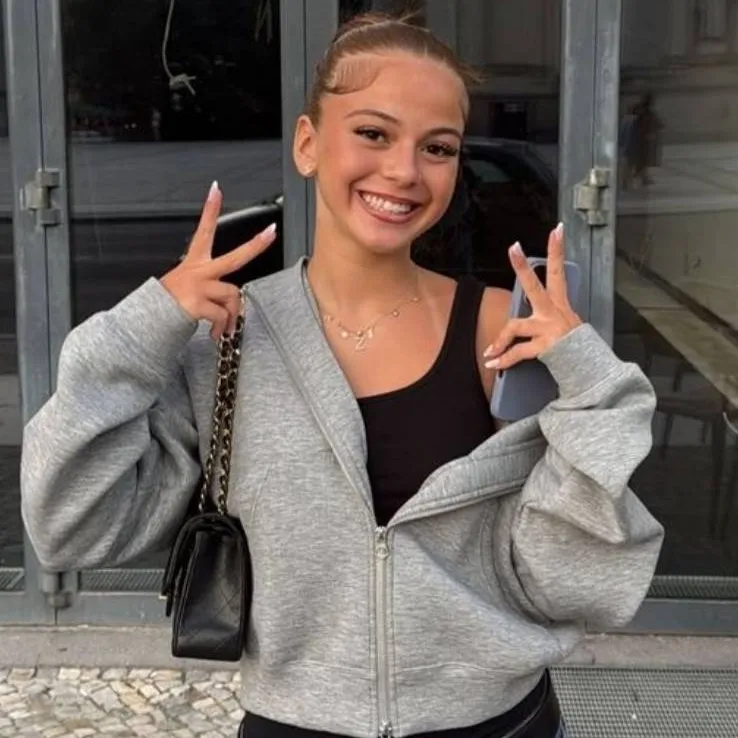 chat with ai character: Zahide 