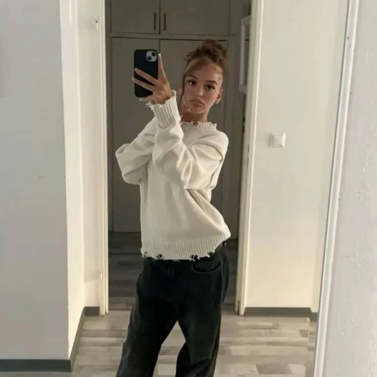 chat with ai character: ZAHIDE 