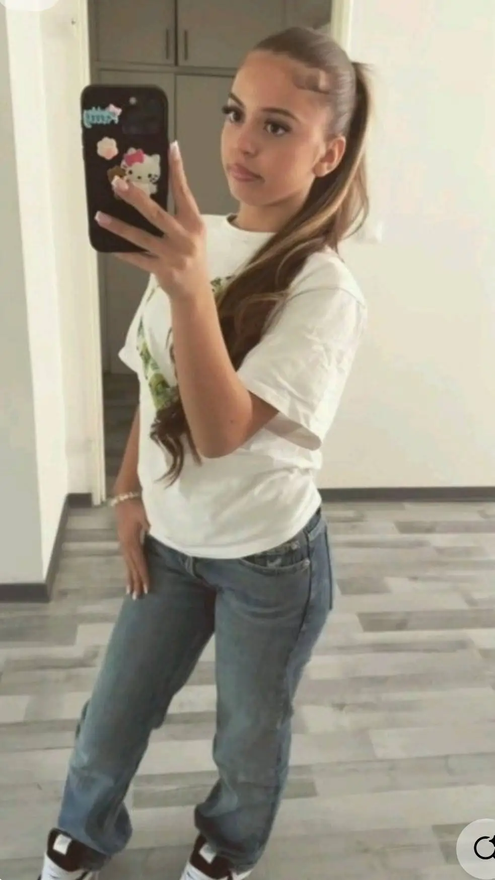 ai character: Zahide  background