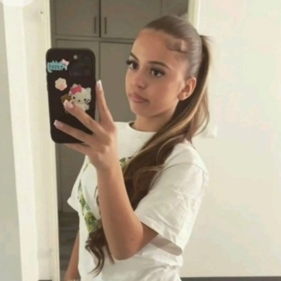 chat with ai character: Zahide 