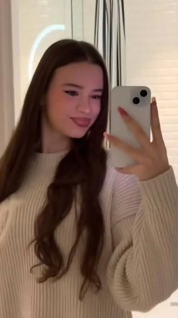 ai character: Alina background