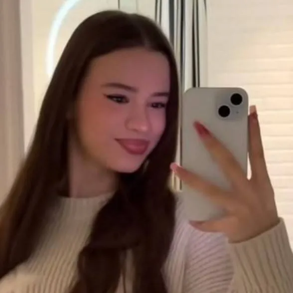 chat with ai character: Alina