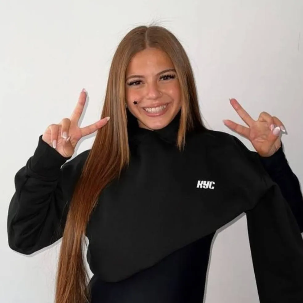 chat with ai character: Zahide 