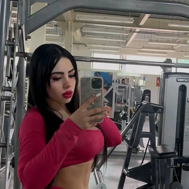 chat with ai character: Camila 