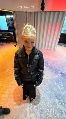 ai character: Freya and Z4 drama background