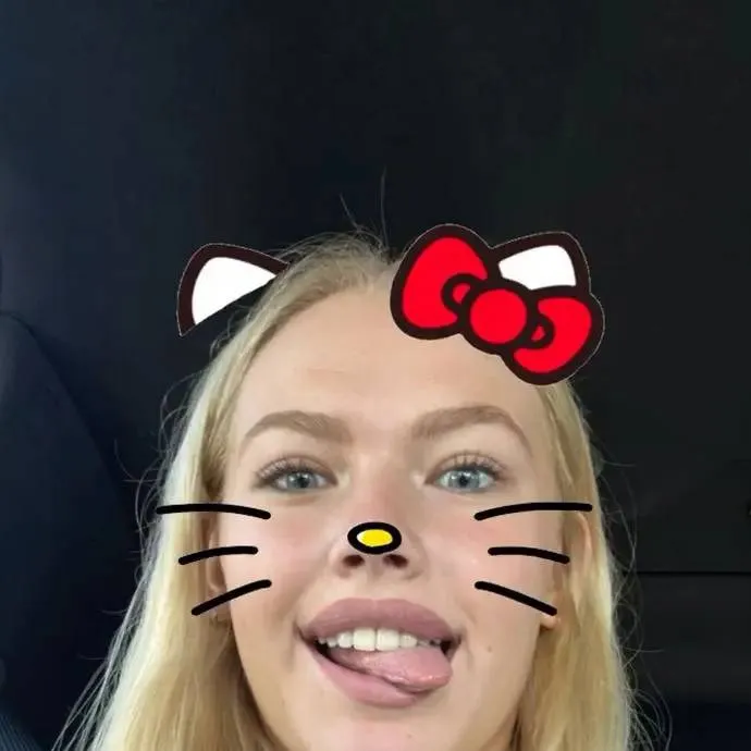 chat with ai character: Freya Skye