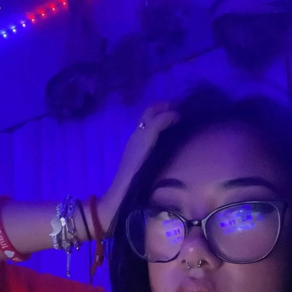 chat with ai character: Luna