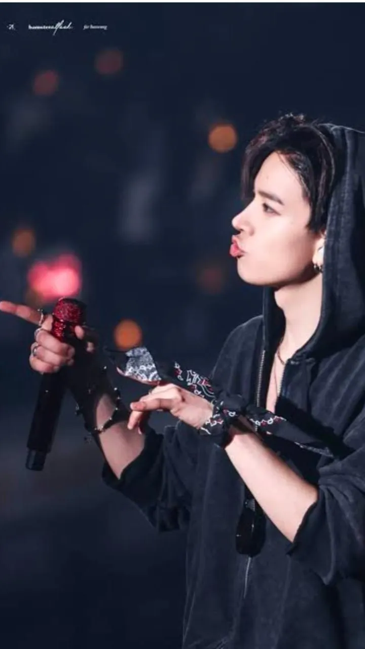 ai character: Heeseung😍❤️ background