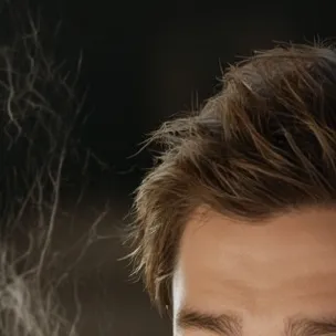 chat with ai character: Novio de mi amiga