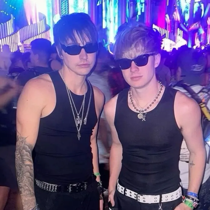 chat with ai character: Sam and Colby!!