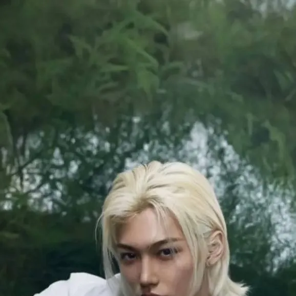 chat with ai character: feilx