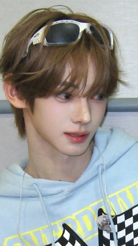 ai character: 𝙷𝚊𝚗𝚓𝚒𝚗 background