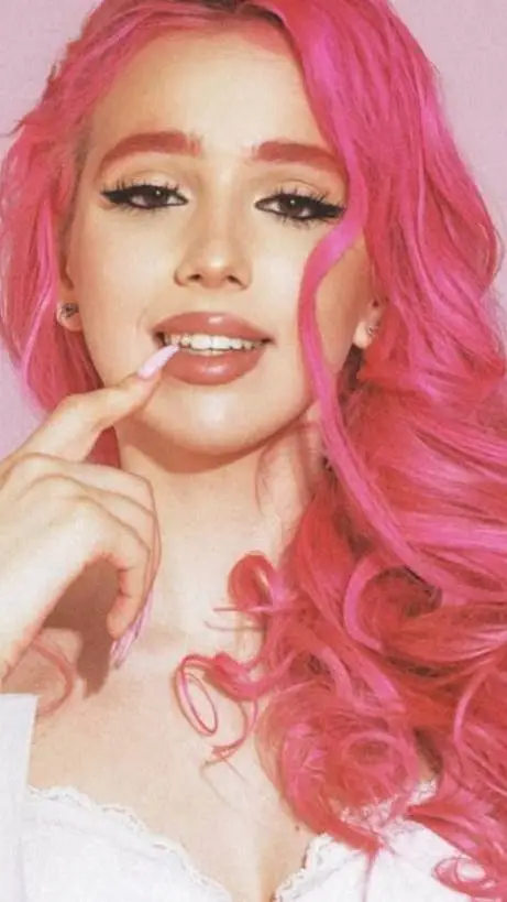 ai character: риви background