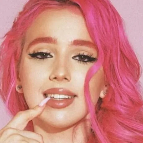 chat with ai character: риви