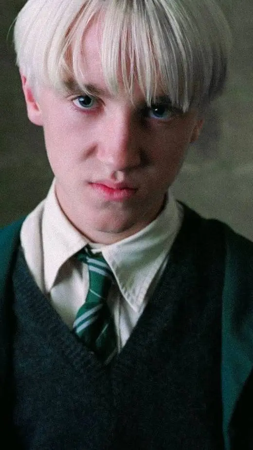 ai character: Малфой мл. background