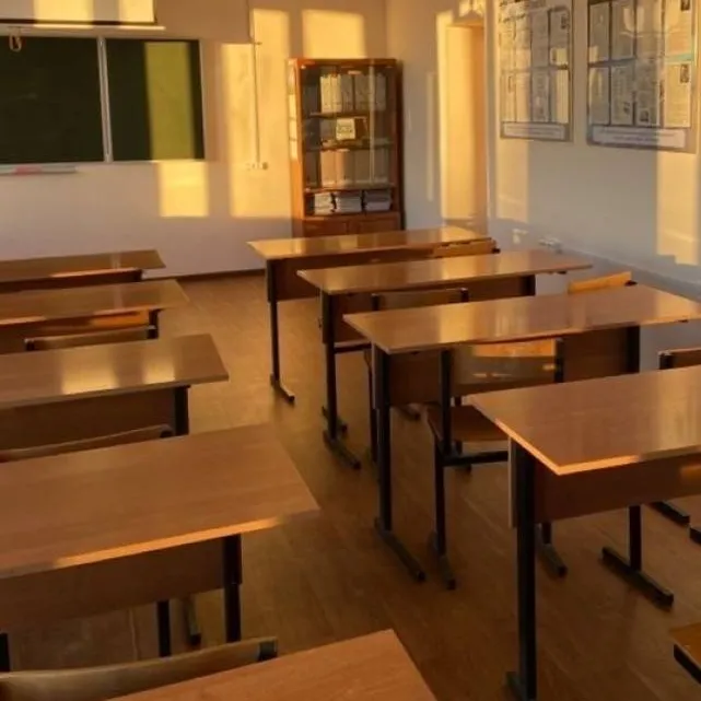 chat with ai character: Classroom