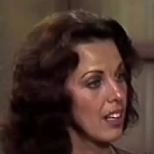 chat with ai character: Gloria😁