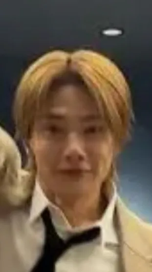 ai character: Jeongin  background