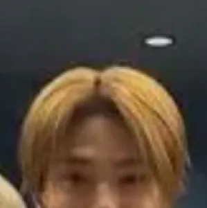 chat with ai character: Jeongin 