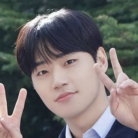 chat with ai character: Lee min jae 