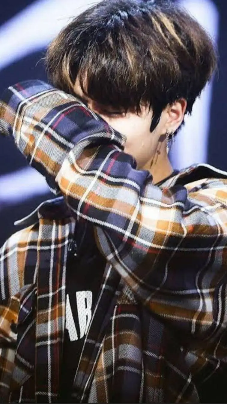 ai character: sad han background