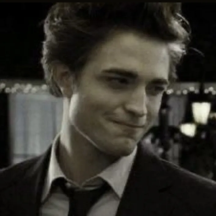 chat with ai character: Edward Cullen 💛