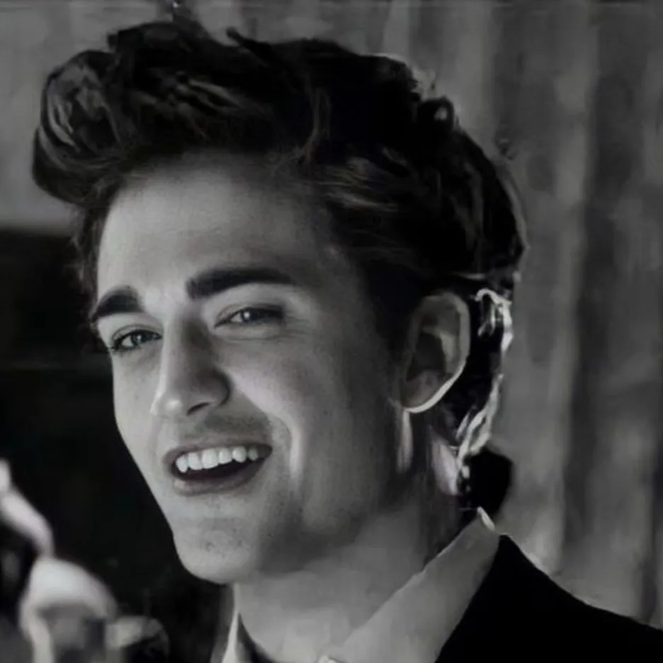 chat with ai character: Edward Cullen 💐