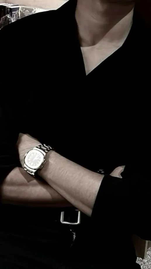 ai character: CRIMSONS HEARTS~ background