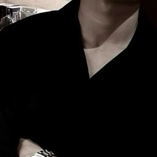 chat with ai character: CRIMSONS HEARTS~