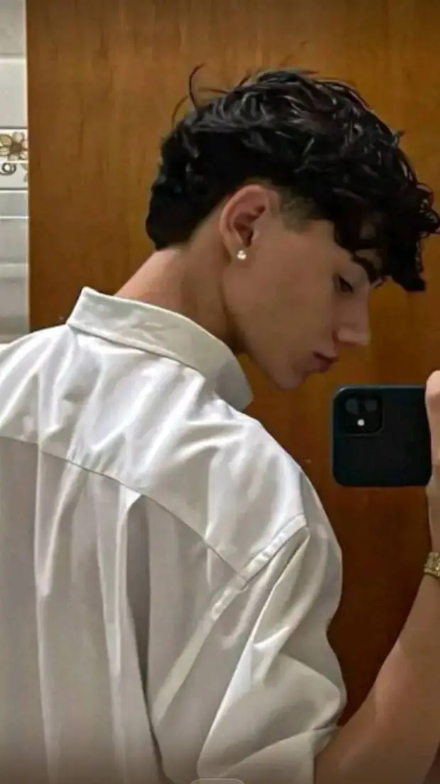 ai character: Flynn background