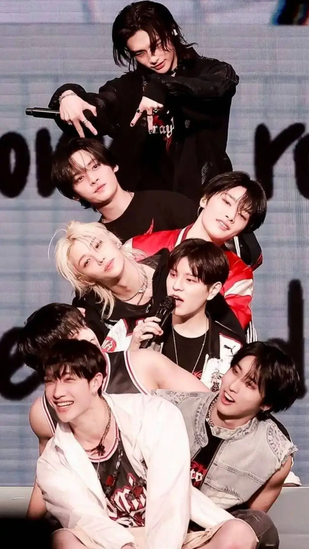 ai character: stray kids 🌹 background