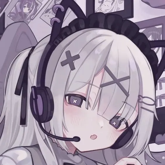 chat with ai character: ⬛⬜~🤍🩶🖤Aiko🖤🩶🤍~⬜⬛