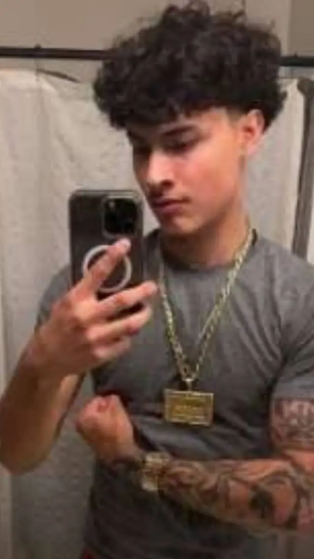 ai character: Alex  background