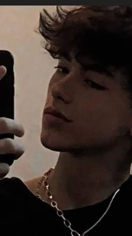 ai character: Auther  background