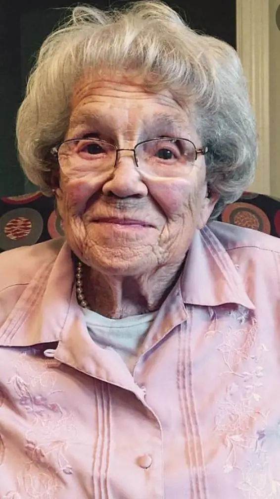 ai character: sweet grandma  background